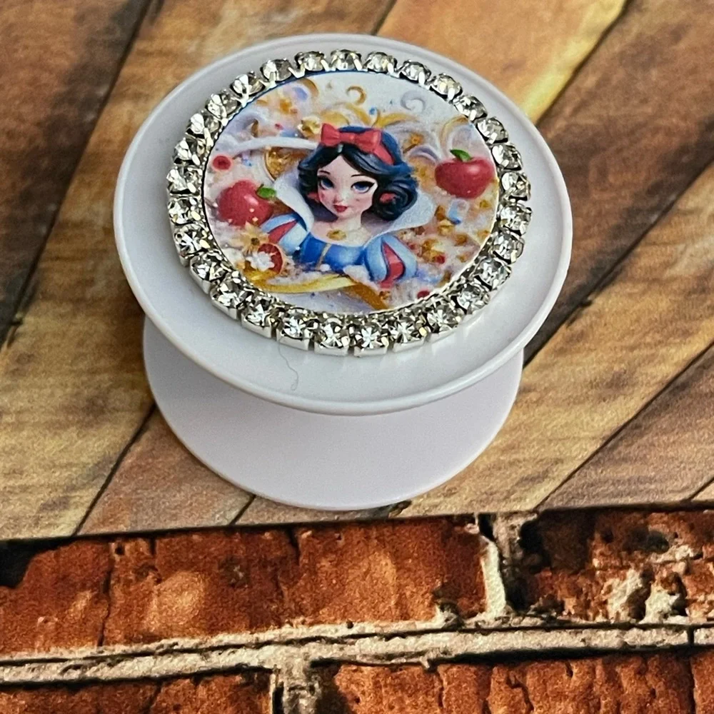Snow White phone accessory
